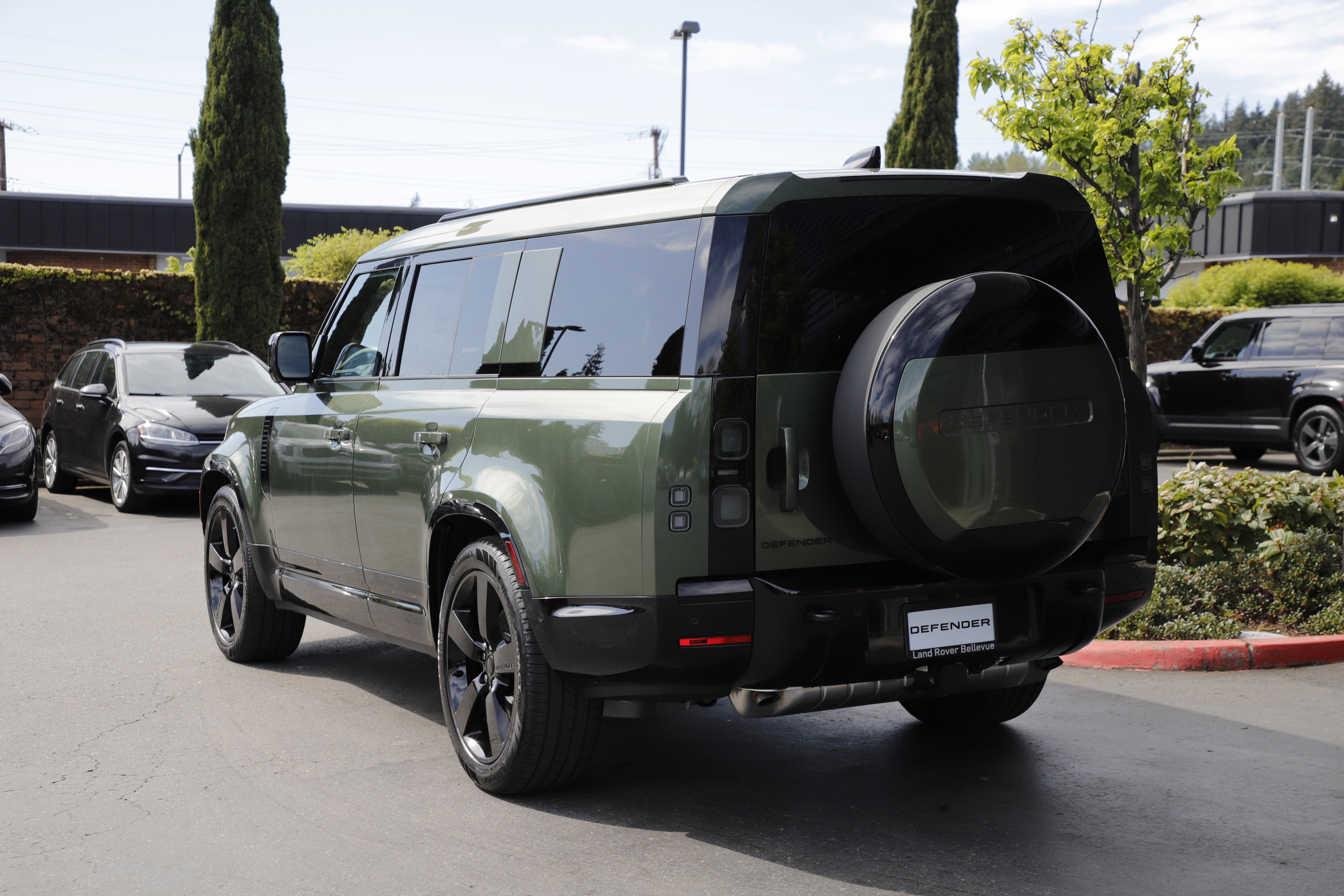 New 2026 Land Rover Defender 130 X-Dynamic SE AWD/4WD image 4