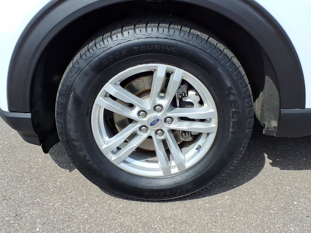 Used 2023 Ford Explorer XLT w/ Equipment Group 202A AWD/4WD image 9