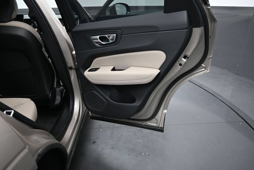 New 2026 Volvo XC60 T8 Plus w/ Protection Package Premier AWD/4WD image 15