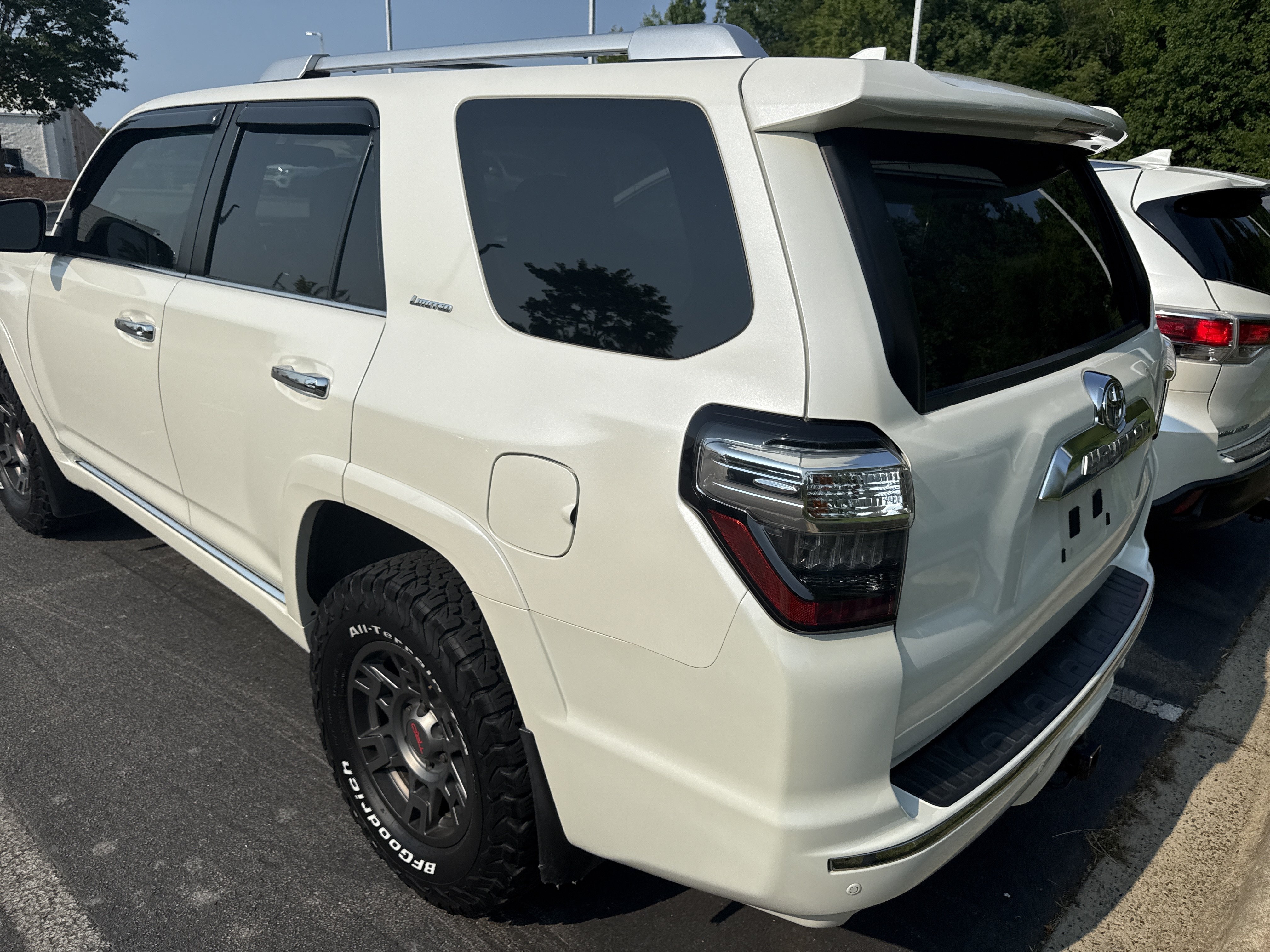 Used 2017 Toyota 4Runner Limited AWD/4WD image 9