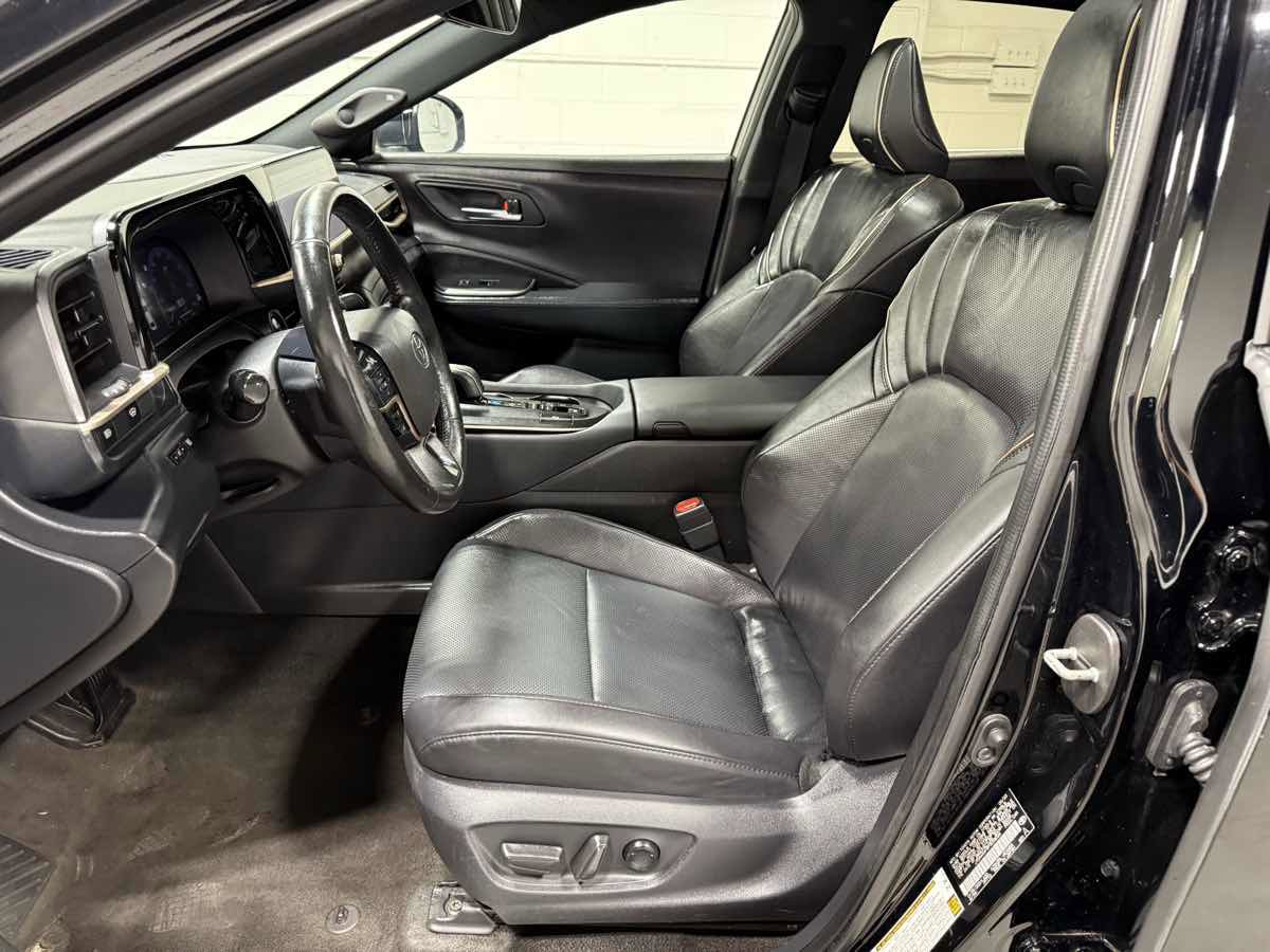 Used 2023 Toyota Crown w/ Advanced Technology Package image 15