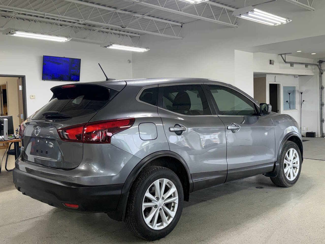 Used 2018 Nissan Rogue Sport S w/ S Appearance Package image 6