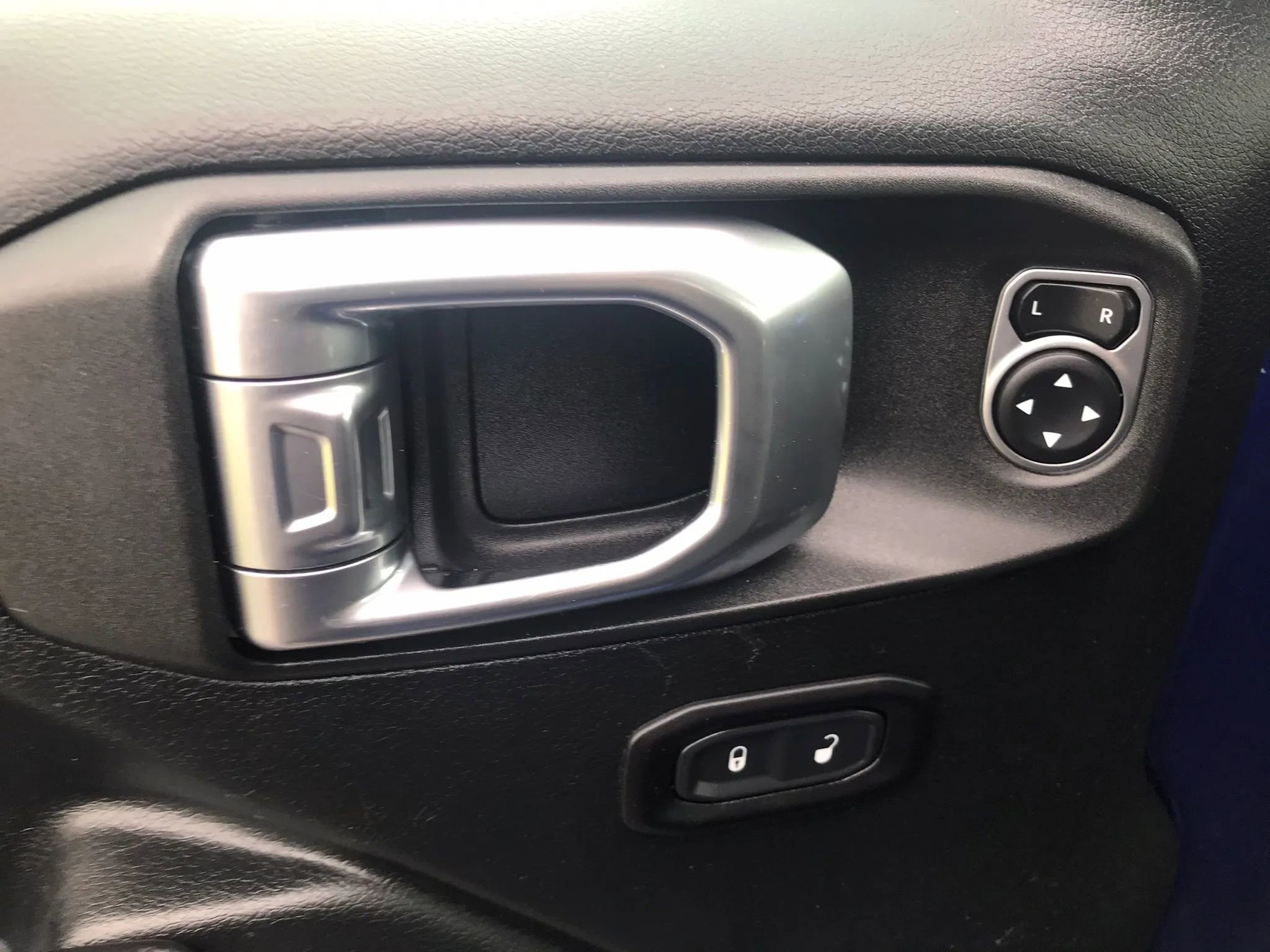 Used 2018 Jeep Wrangler Unlimited Sport S AWD/4WD image 12