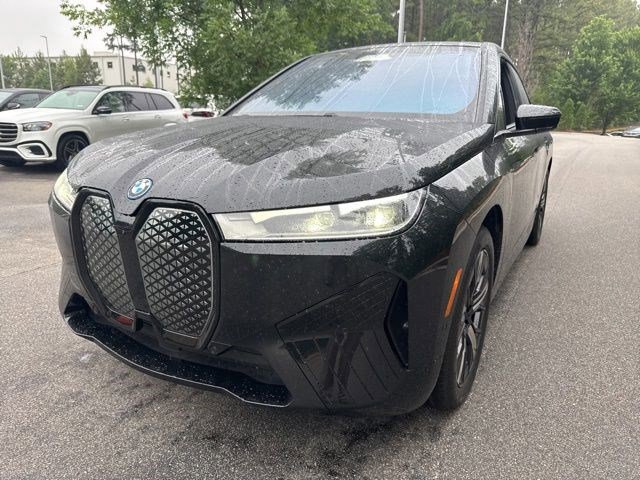 Certified 2025 BMW iX xDrive50 w/ Premium Package AWD/4WD image 2