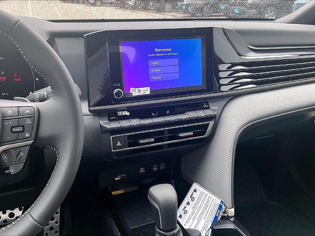 New 2026 Toyota Camry Hybrid FWD image 12