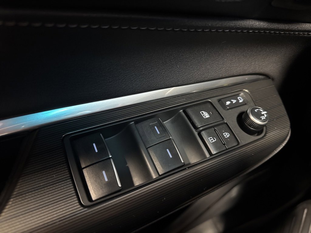 Used 2024 Toyota Venza XLE image 21