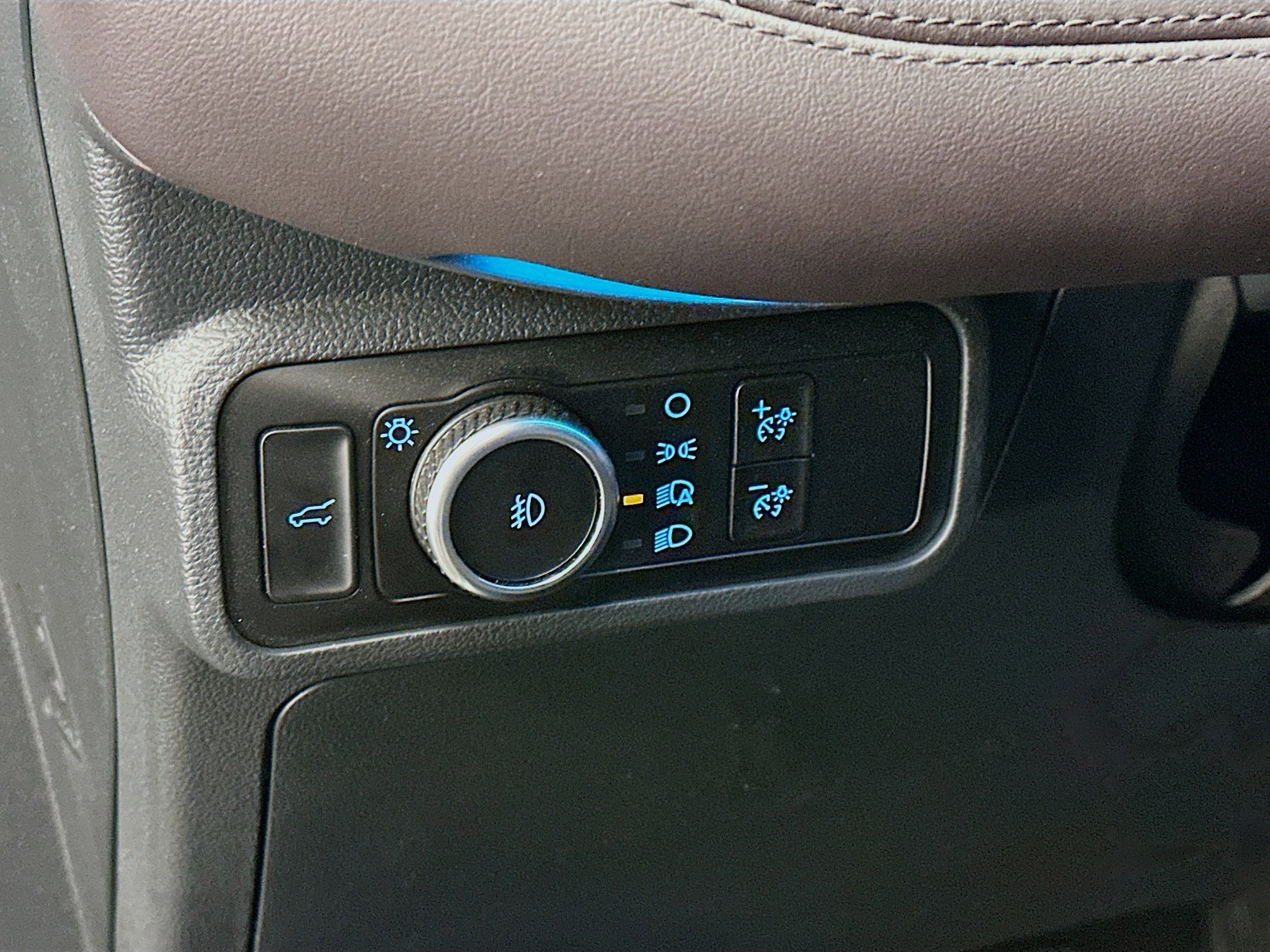 Used 2025 Ford Explorer Platinum w/ LUX Leather Package AWD/4WD image 17