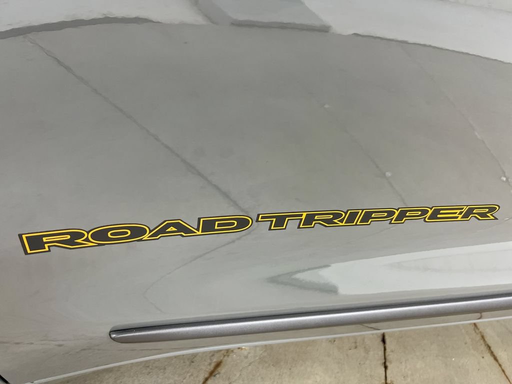 Used 2023 Chrysler Pacifica Touring-L w/ Uconnect Theater Family Group AWD/4WD image 28