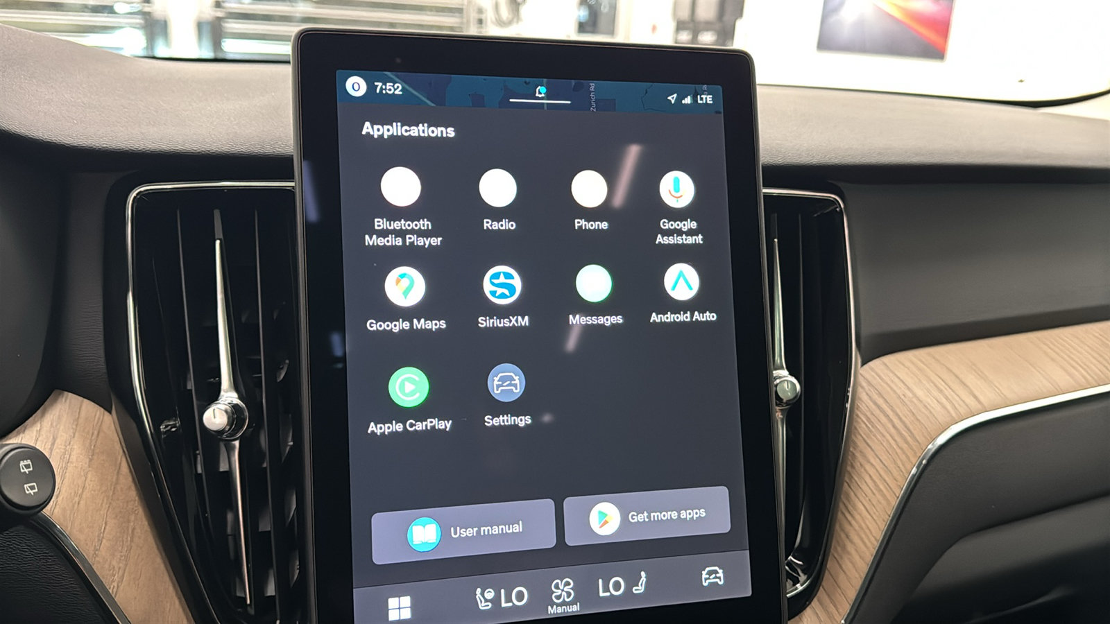 New 2027 Volvo XC60 B5 Plus AWD/4WD image 17