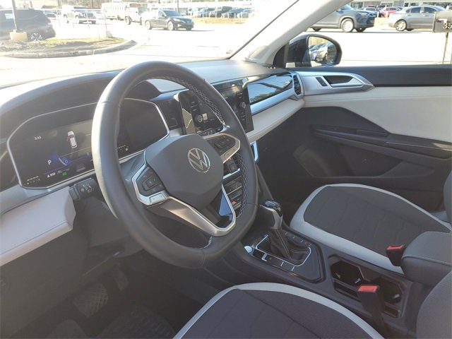 Used 2025 Volkswagen Taos SE image 18