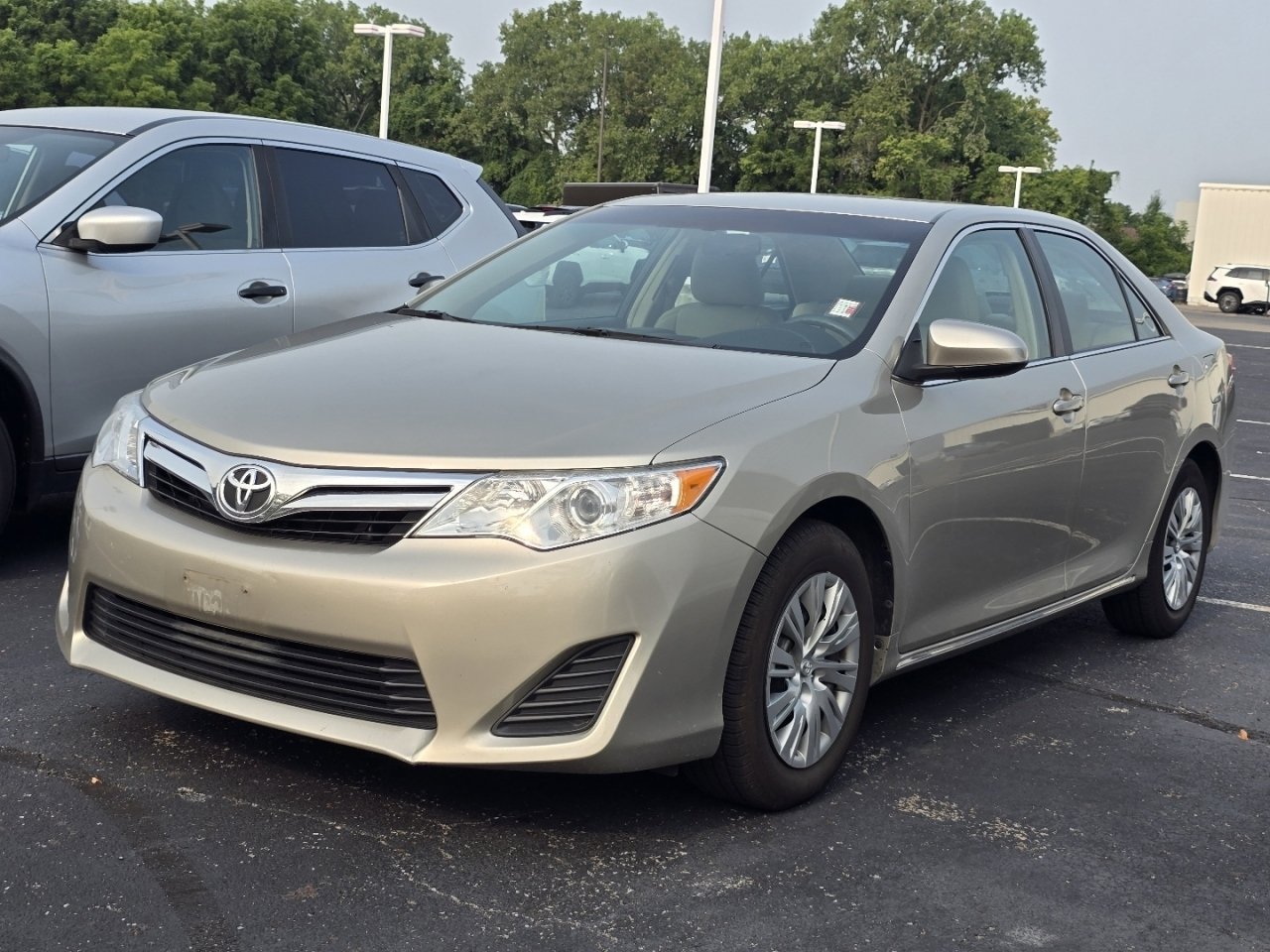 Used 2014 Toyota Camry LE FWD image 3