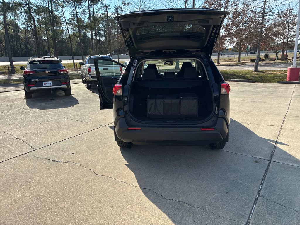 New 2025 Toyota RAV4 XLE image 31
