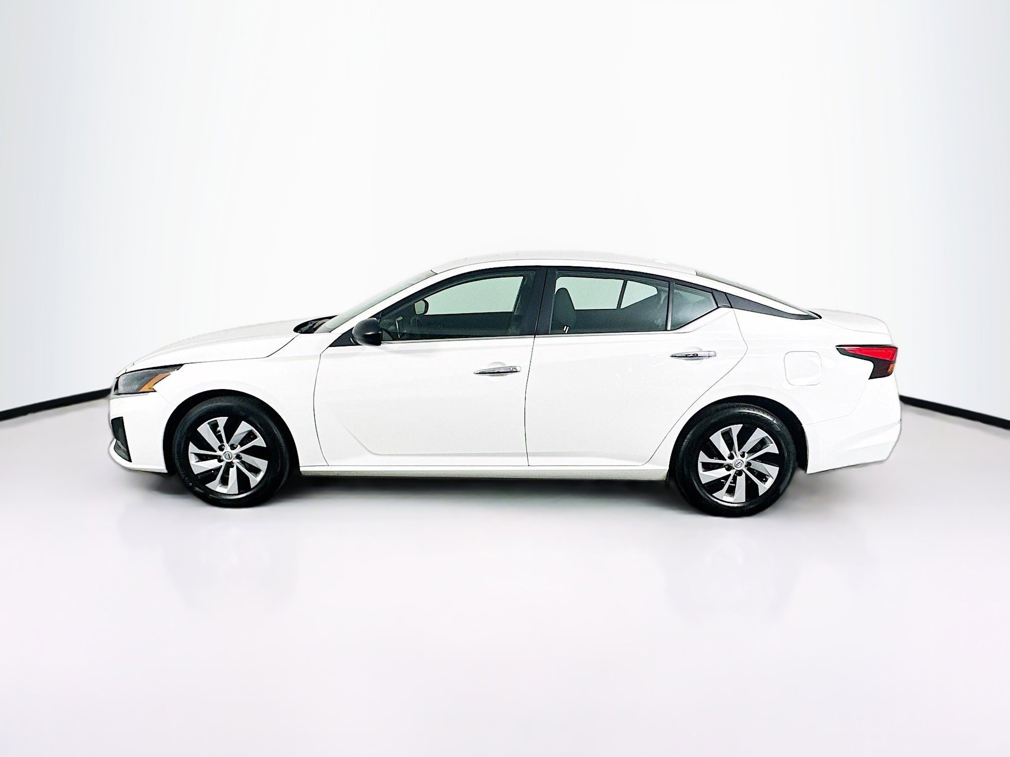 Used 2025 Nissan Altima 2.5 S FWD image 4