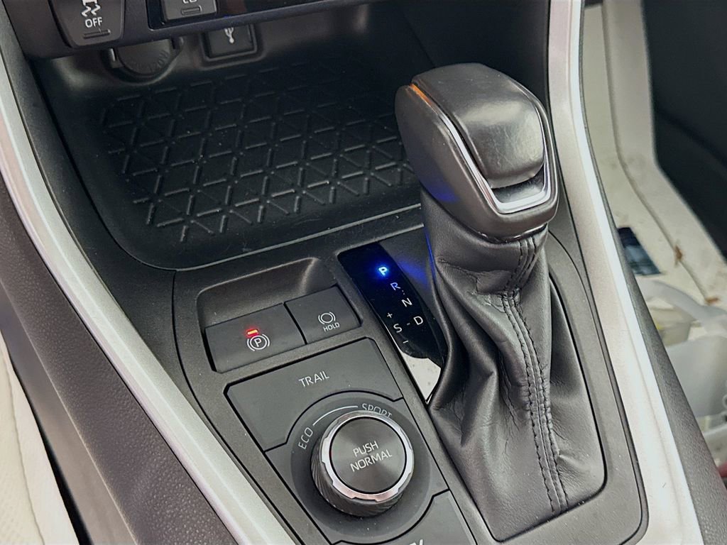 Used 2022 Toyota RAV4 SE image 15