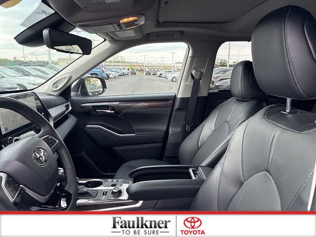 Certified 2025 Toyota Highlander Limited AWD/4WD image 25