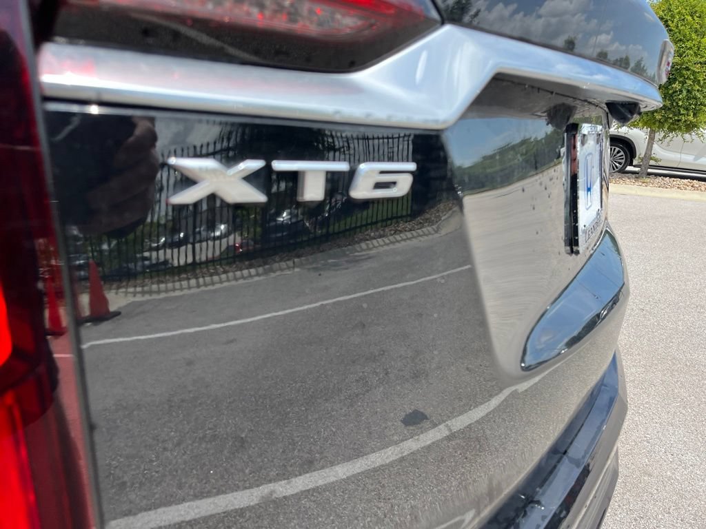 Used 2023 Cadillac XT6 Premium Luxury w/ Technology Package FWD image 8