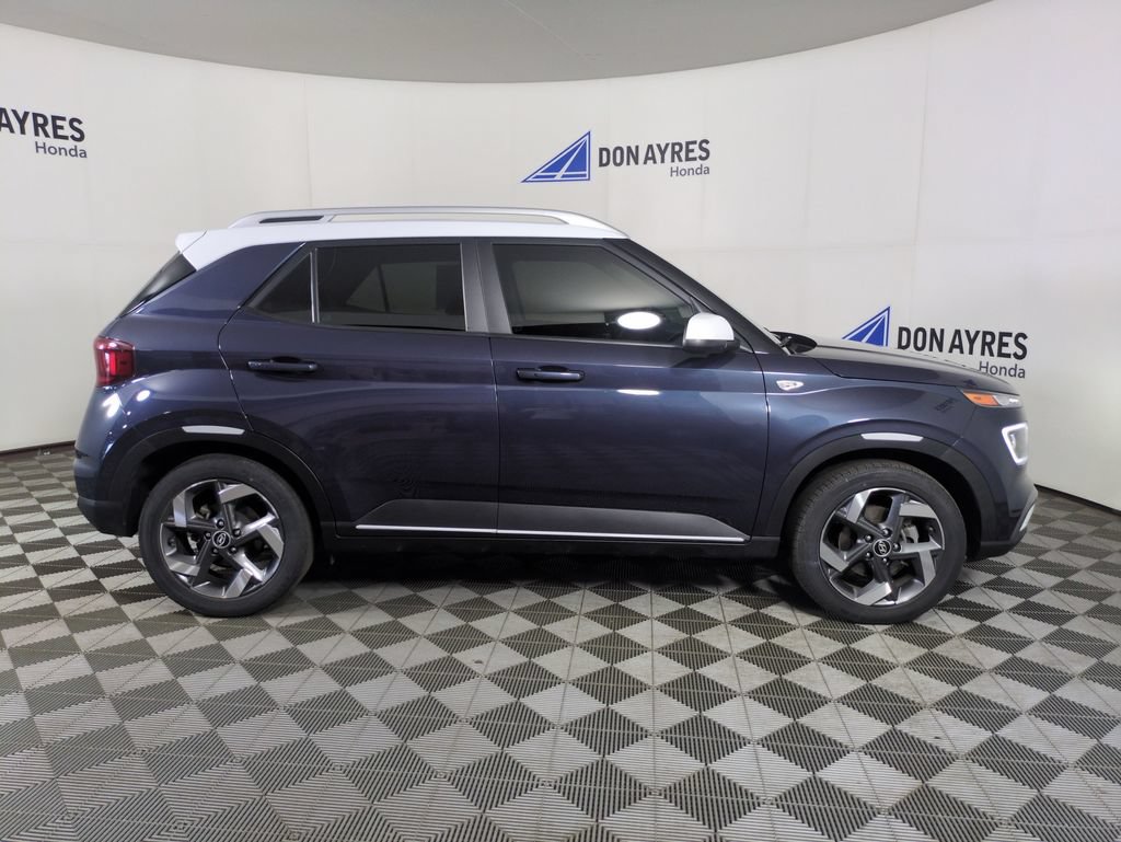 Used 2021 Hyundai Venue FWD image 9