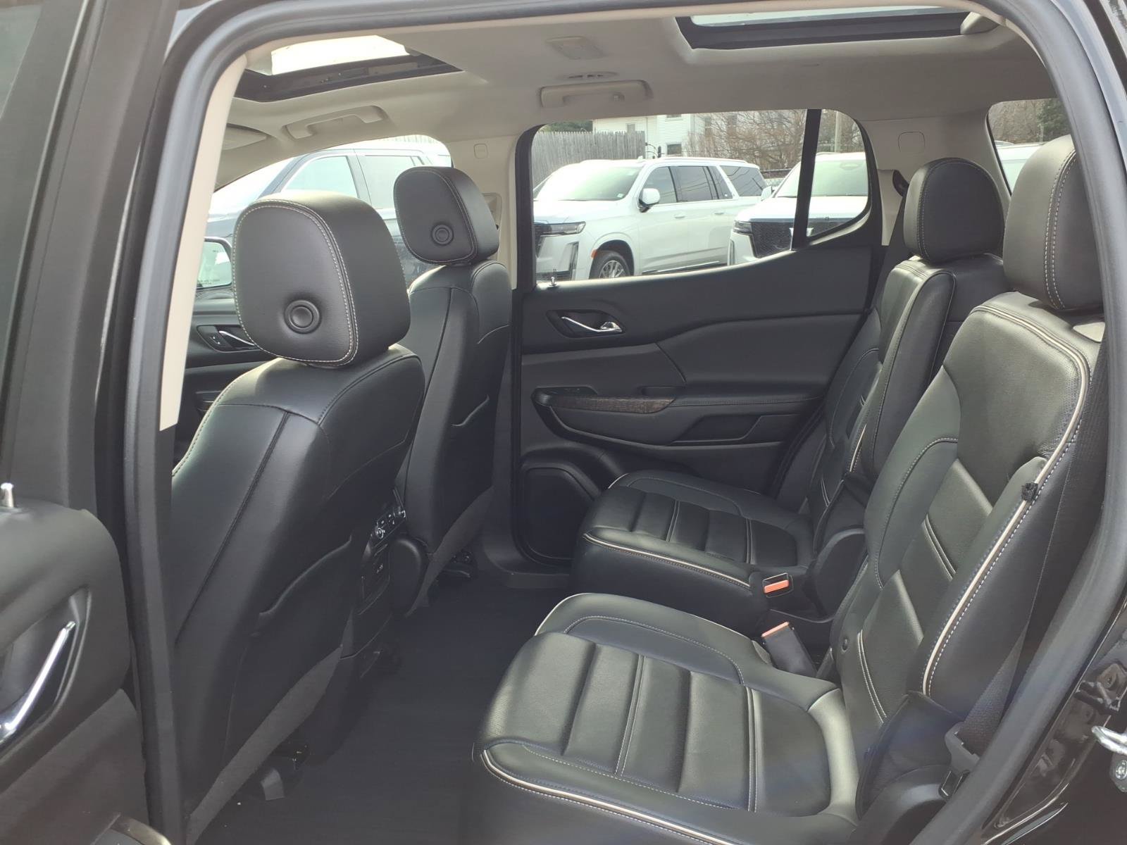 Used 2023 GMC Acadia Denali w/ Denali Ultimate Package AWD/4WD image 17