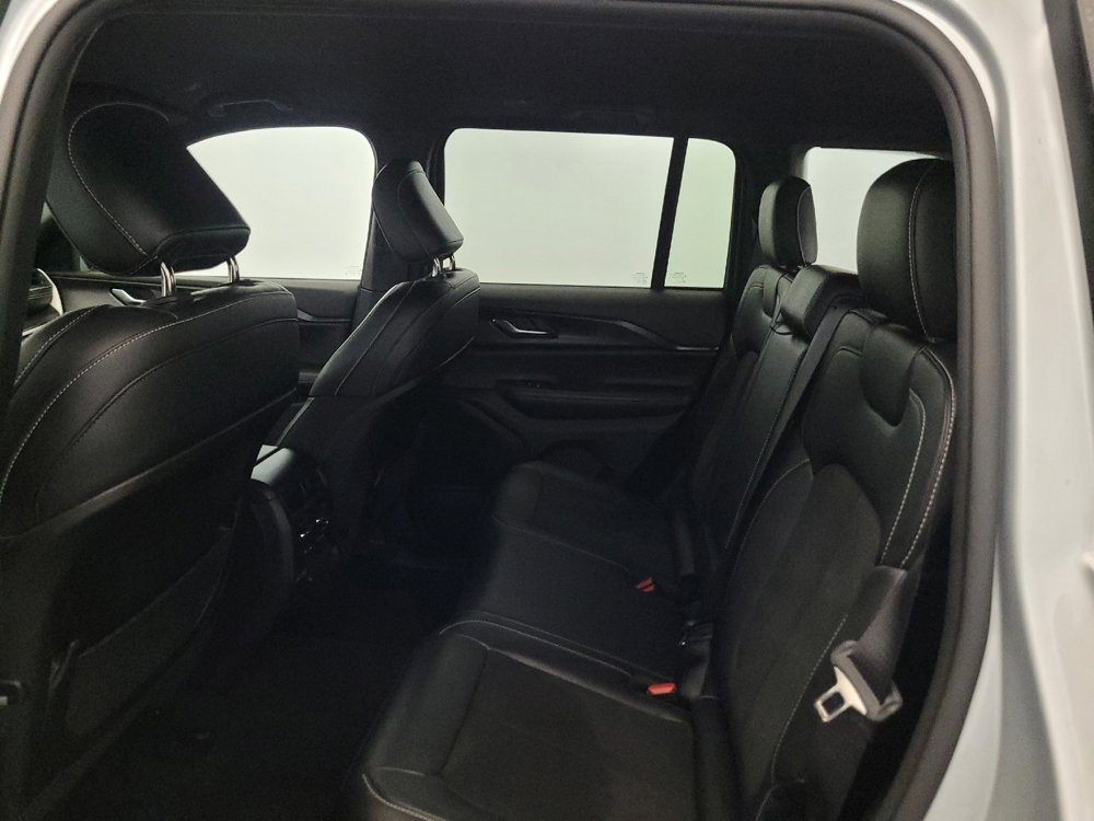 Used 2023 Jeep Grand Cherokee Altitude AWD/4WD image 18