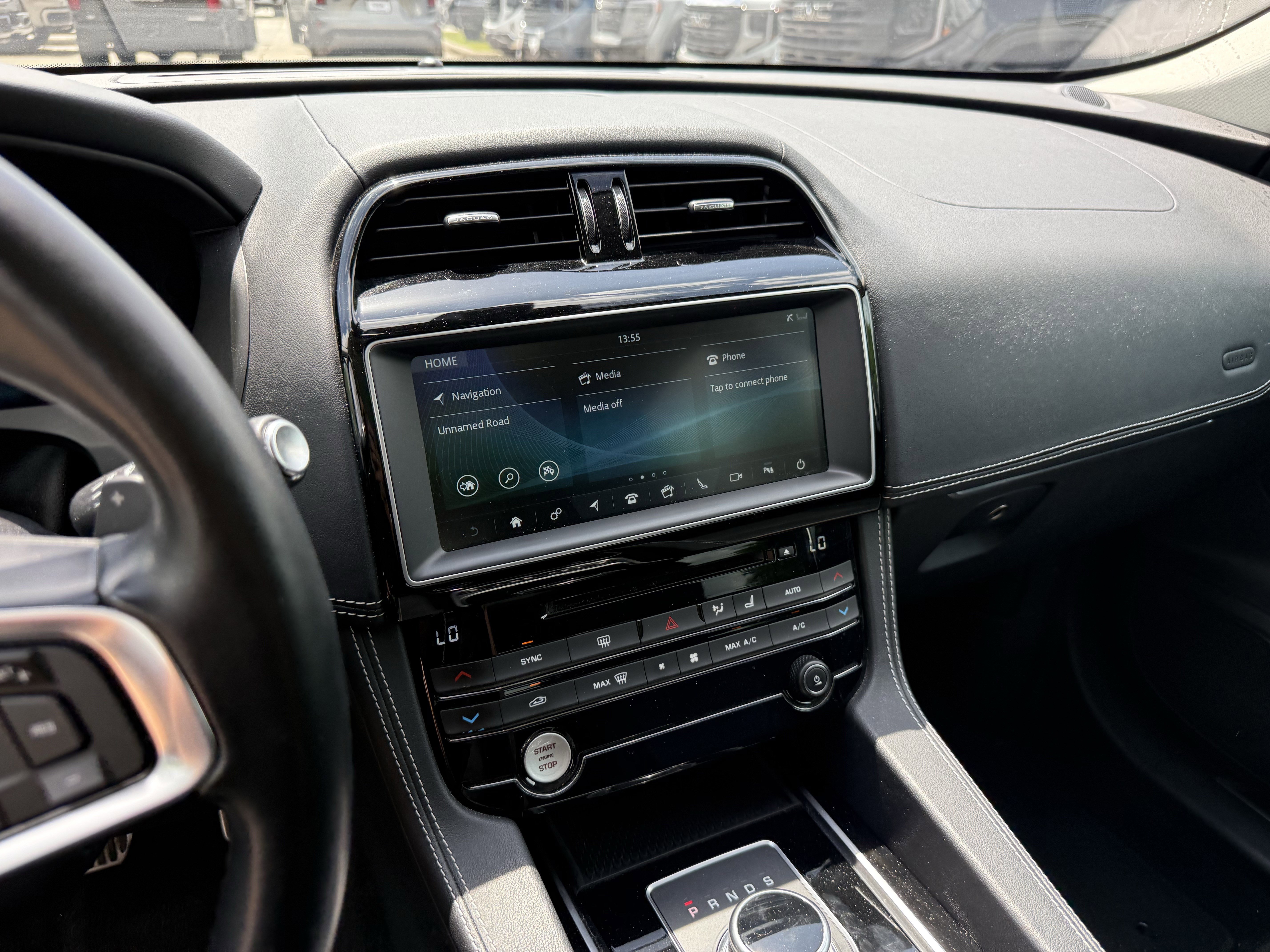 Used 2017 Jaguar F-PACE R-Sport image 19