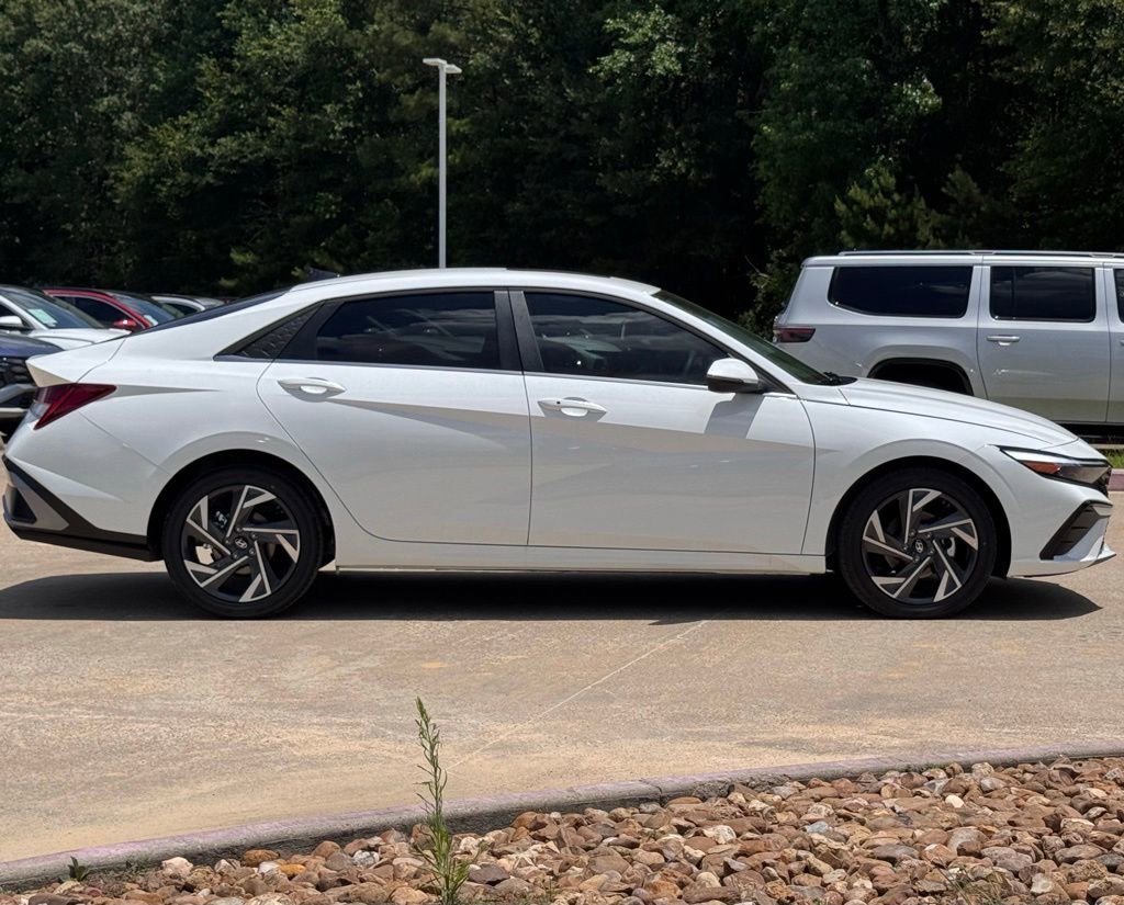 New 2026 Hyundai Elantra Limited FWD image 12