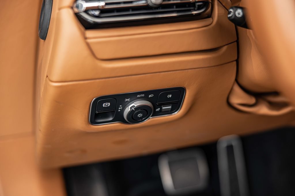 Used 2025 Aston Martin DB12 Convertible RWD image 20