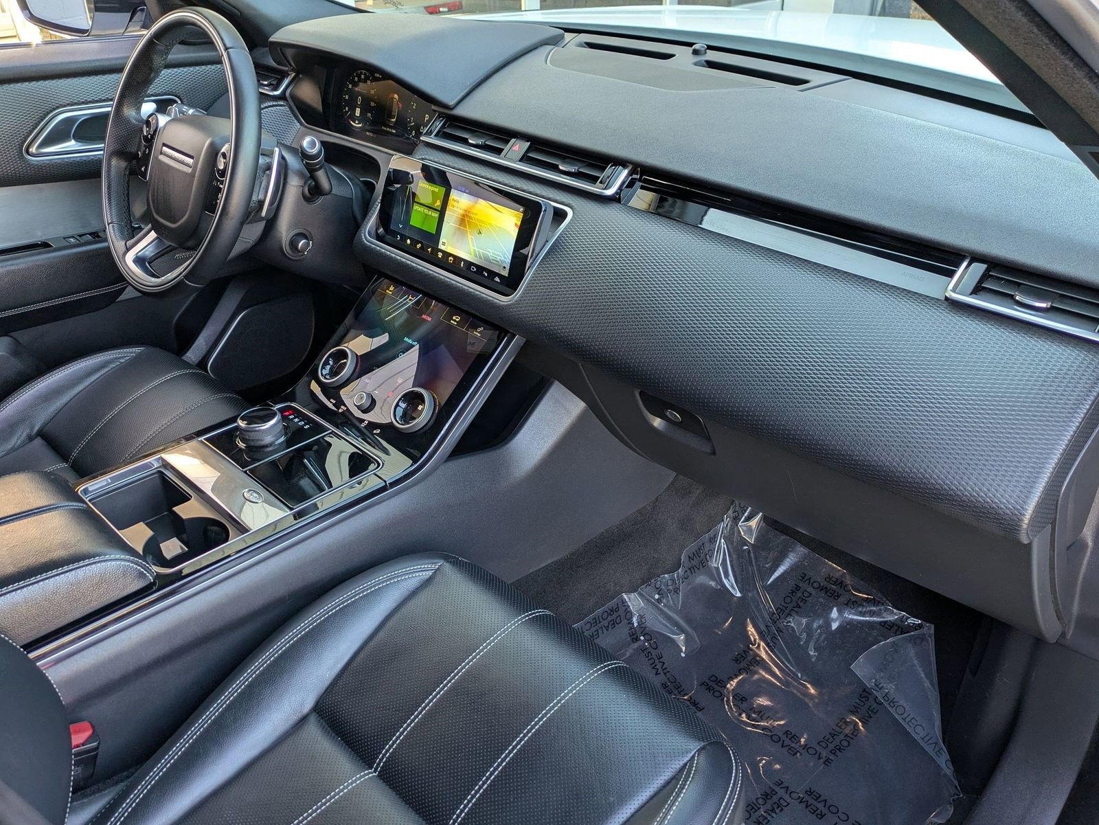 Used 2020 Land Rover Range Rover Velar R-Dynamic S image 21