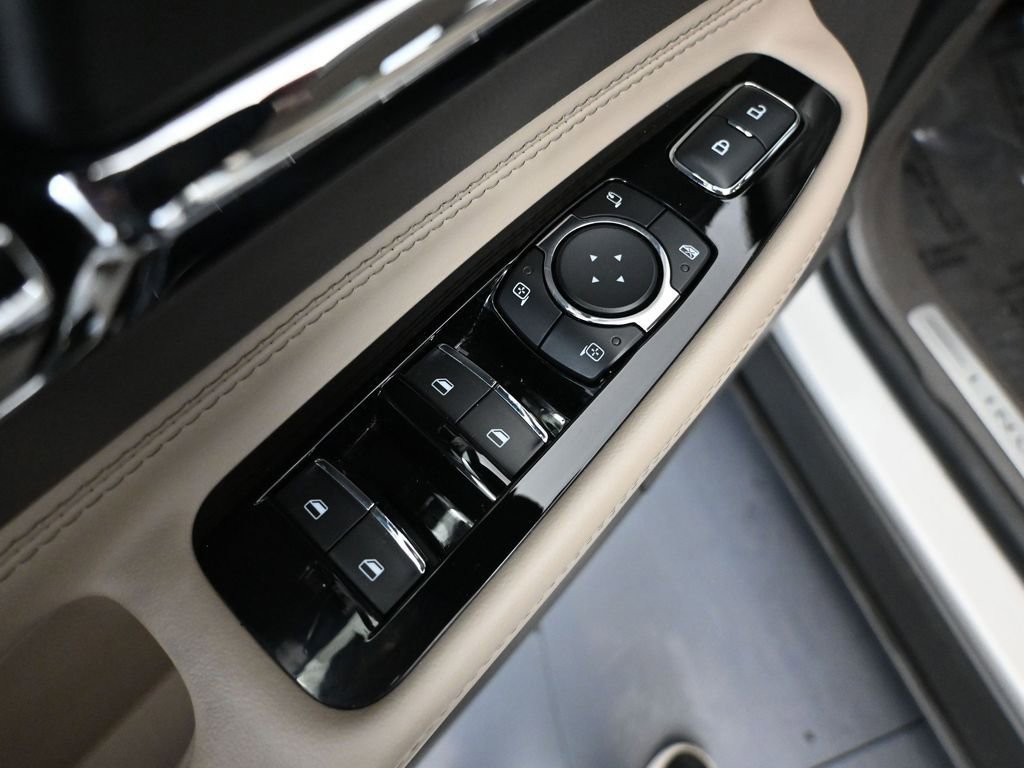 Used 2023 Lincoln Corsair Reserve image 19