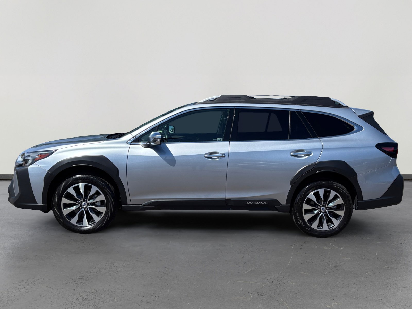 Used 2024 Subaru Outback Touring XT image 2