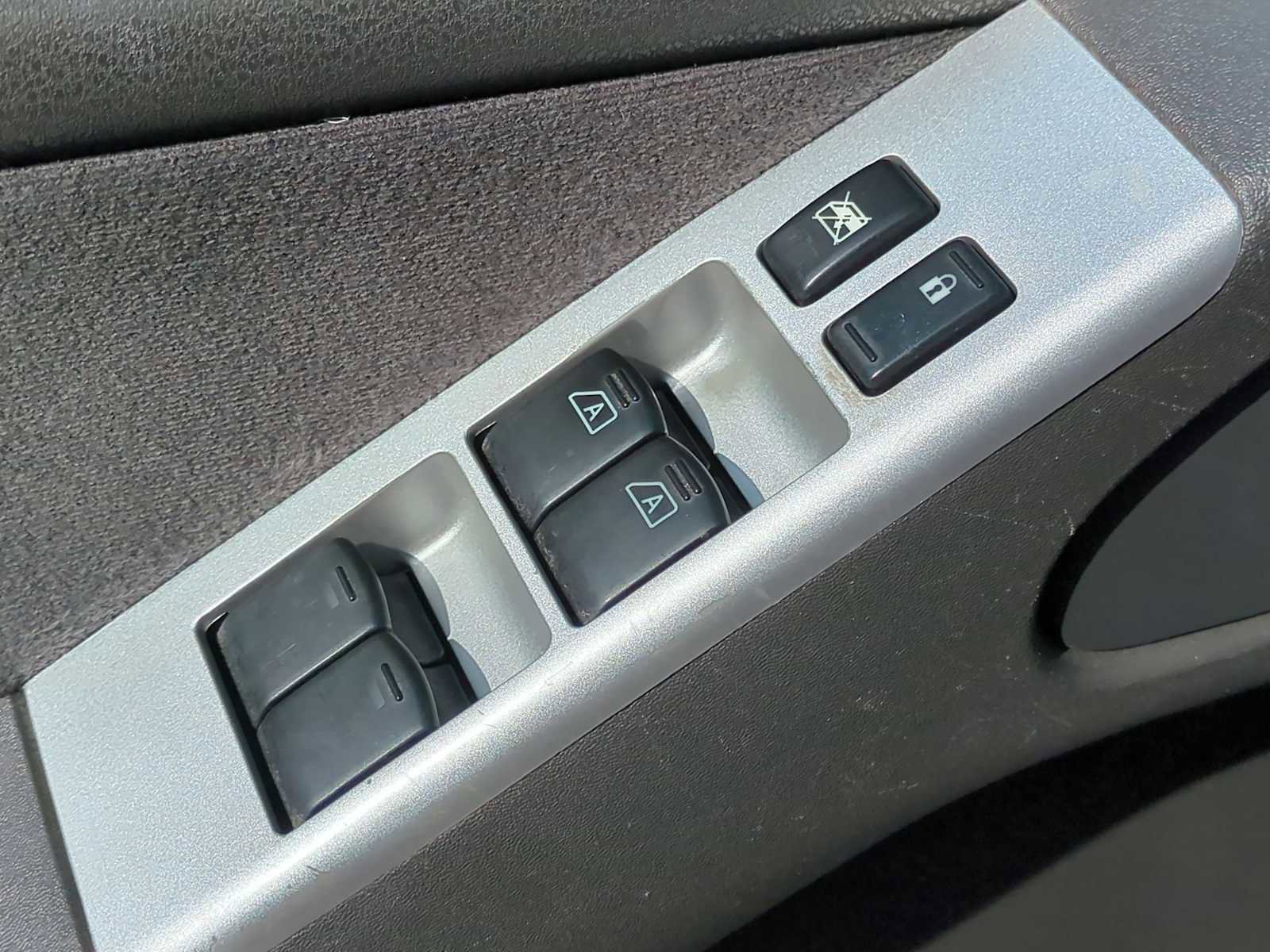 Used 2012 Nissan Pathfinder SV image 21