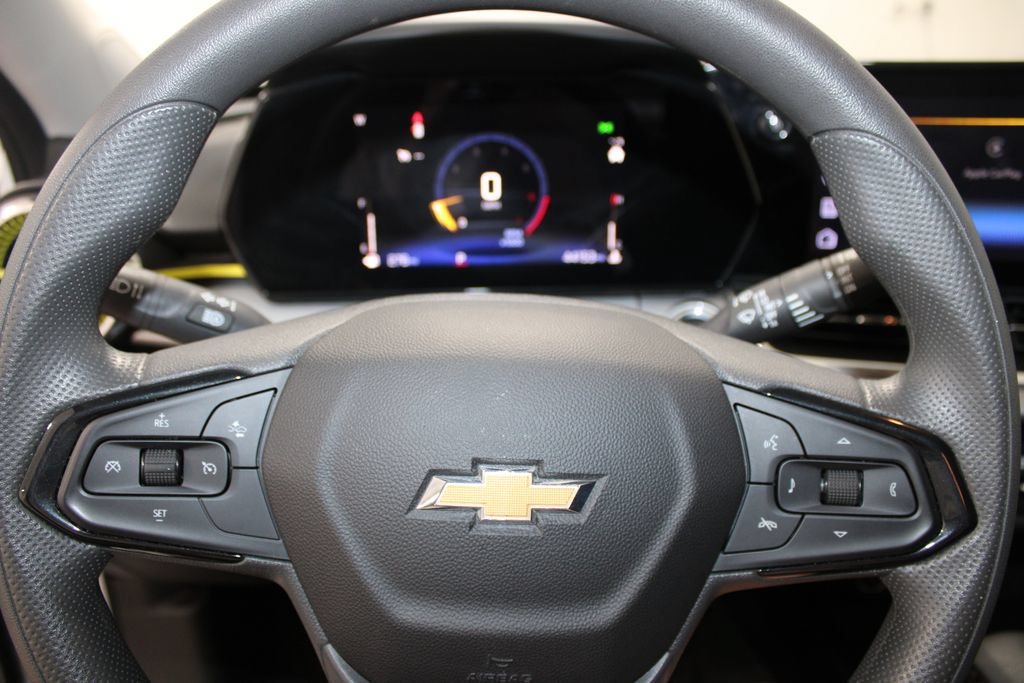 Used 2025 Chevrolet Trax LT FWD image 39