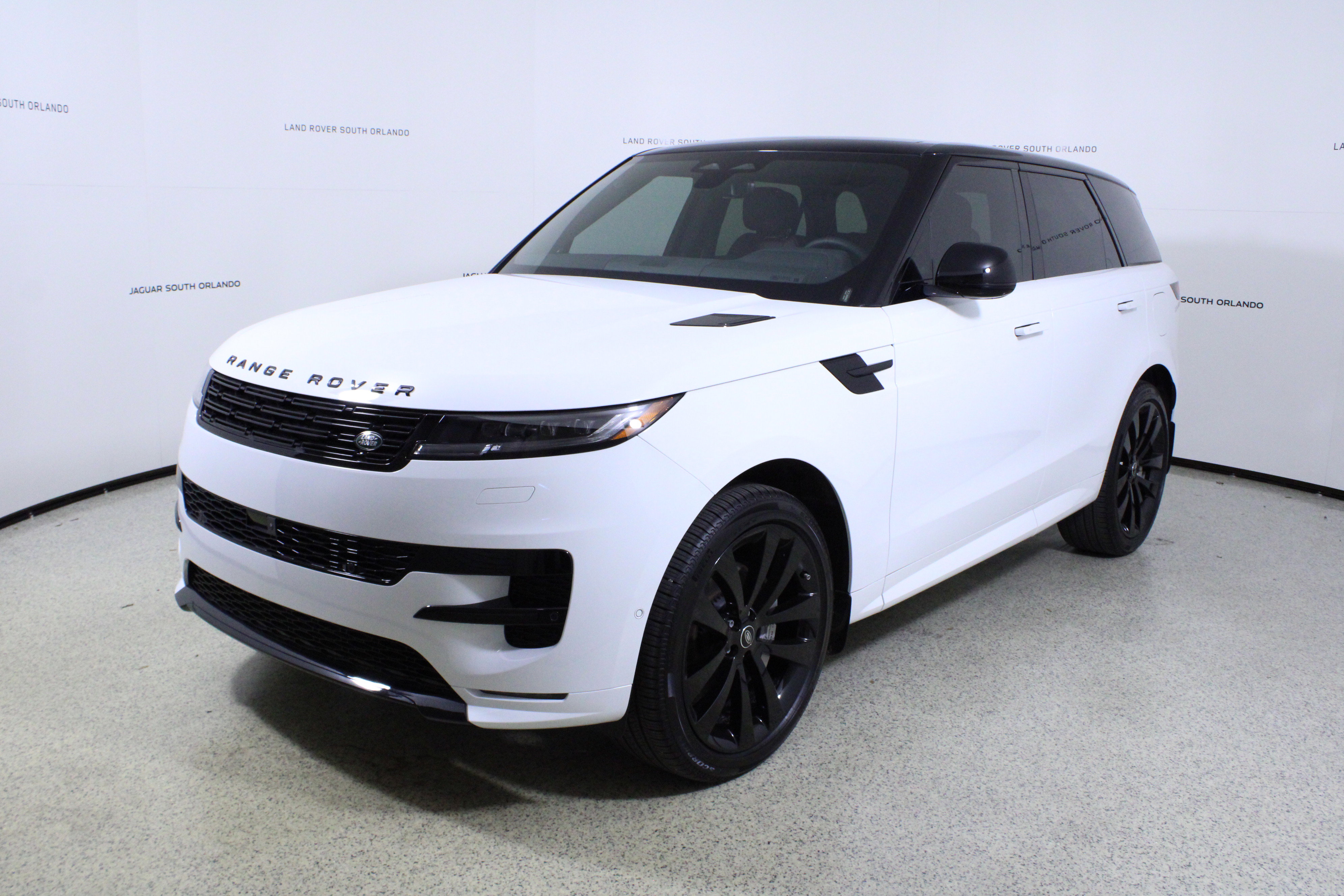 New 2025 Land Rover Range Rover Sport Dynamic SE image 4