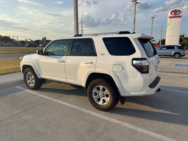 Used 2022 Toyota 4Runner SR5 Premium w/ Moonroof Package AWD/4WD image 8