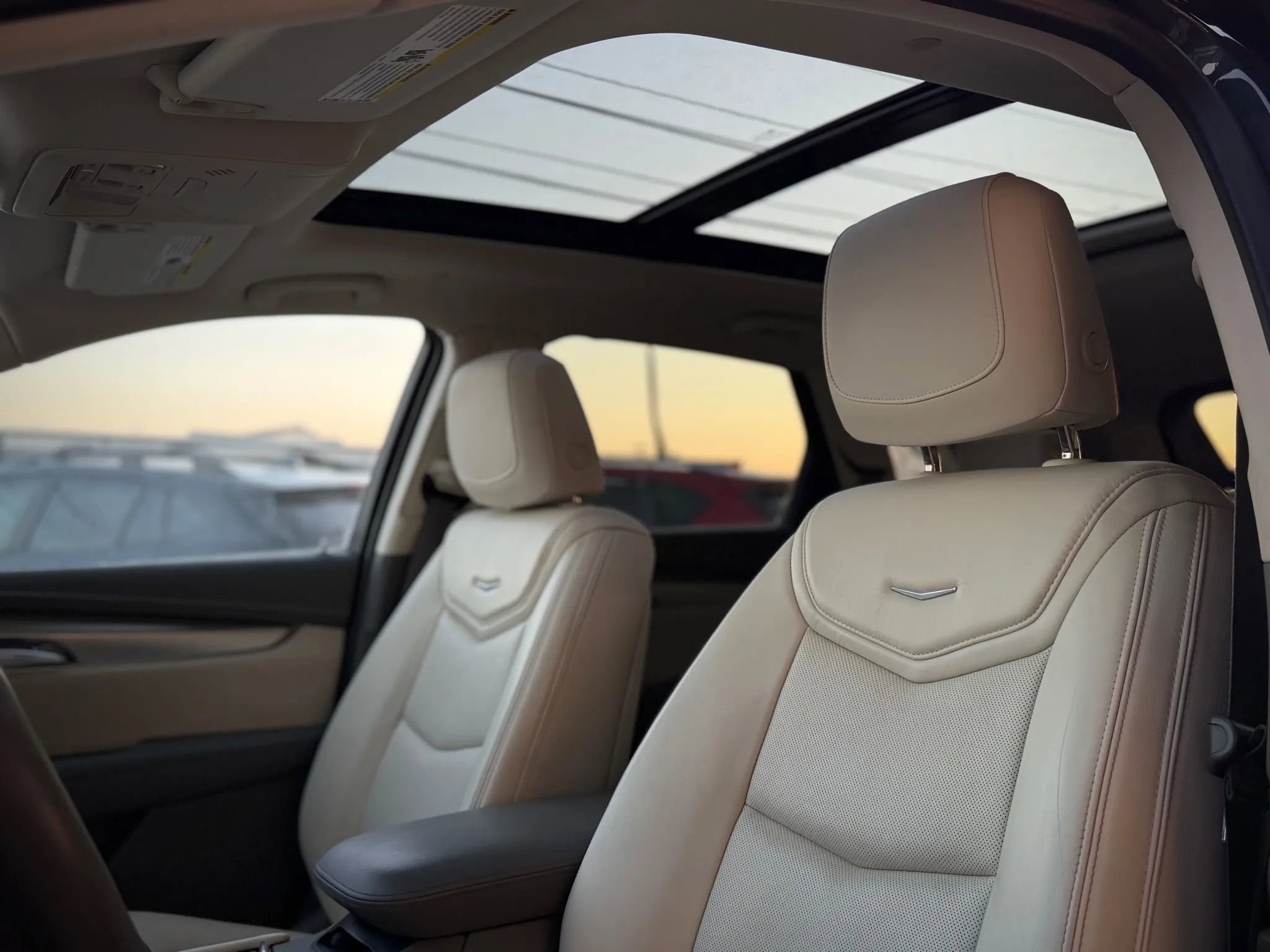 Used 2019 Cadillac XT5 Luxury w/ LPO, Radiant Package image 8