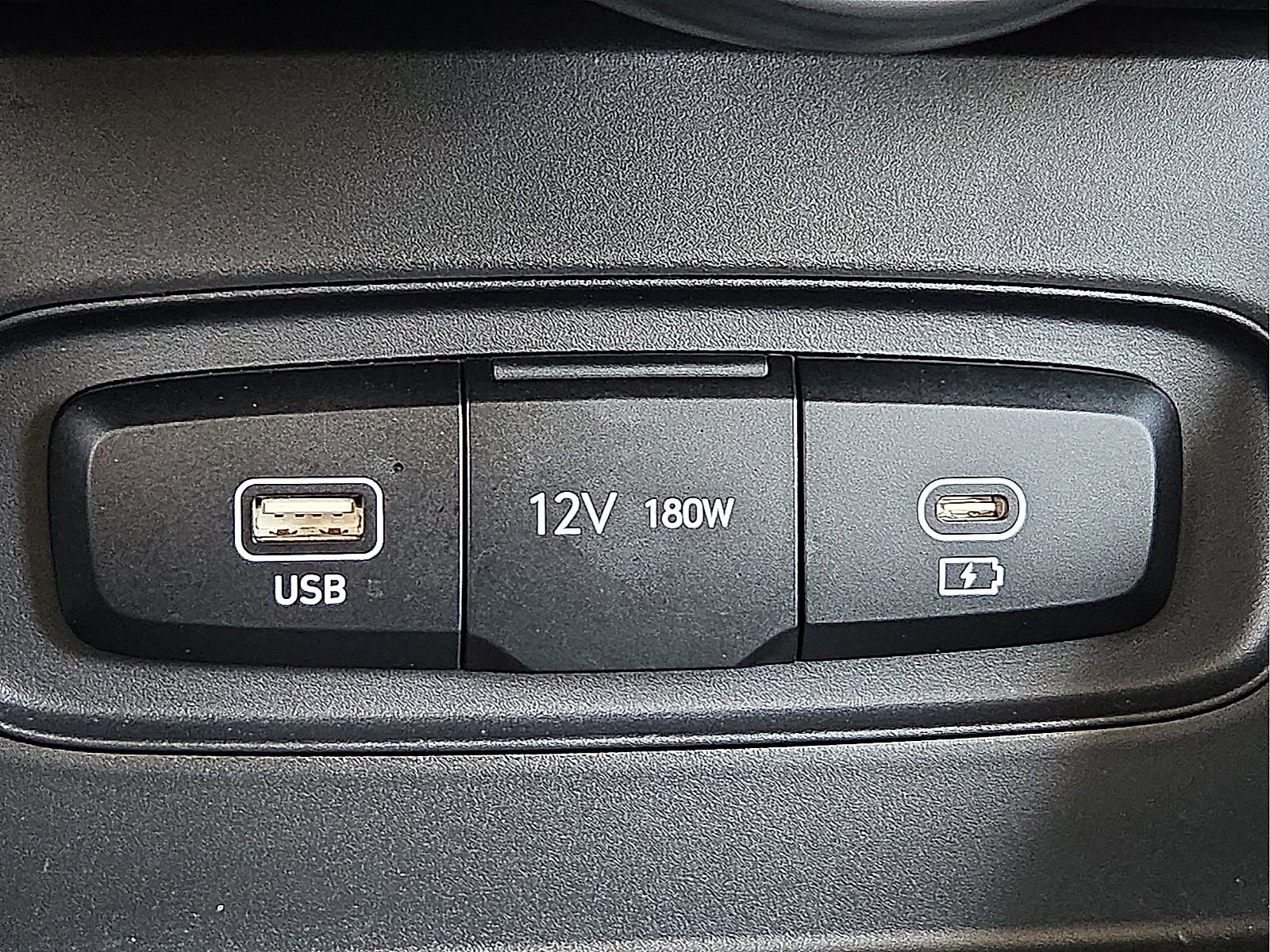 Used 2024 Hyundai Venue SEL FWD image 17