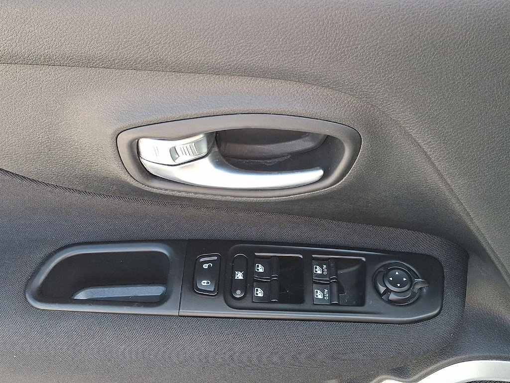 Certified 2021 Jeep Renegade Latitude image 10