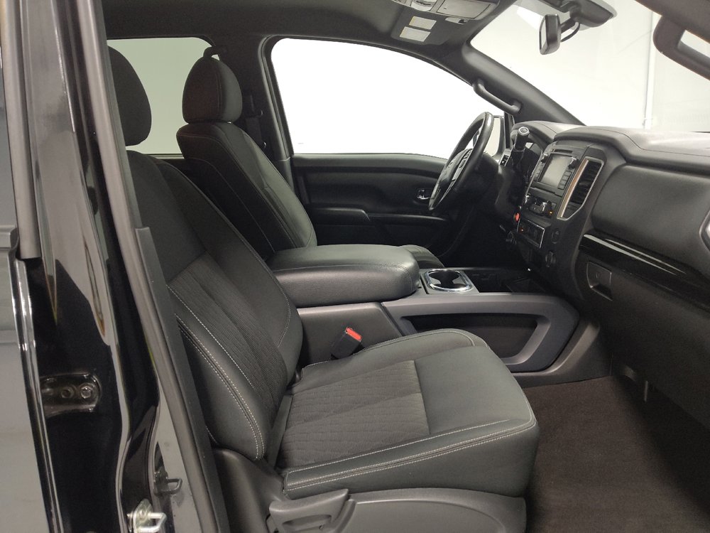 Used 2019 Nissan Titan SV w/ SV Convenience Package image 21