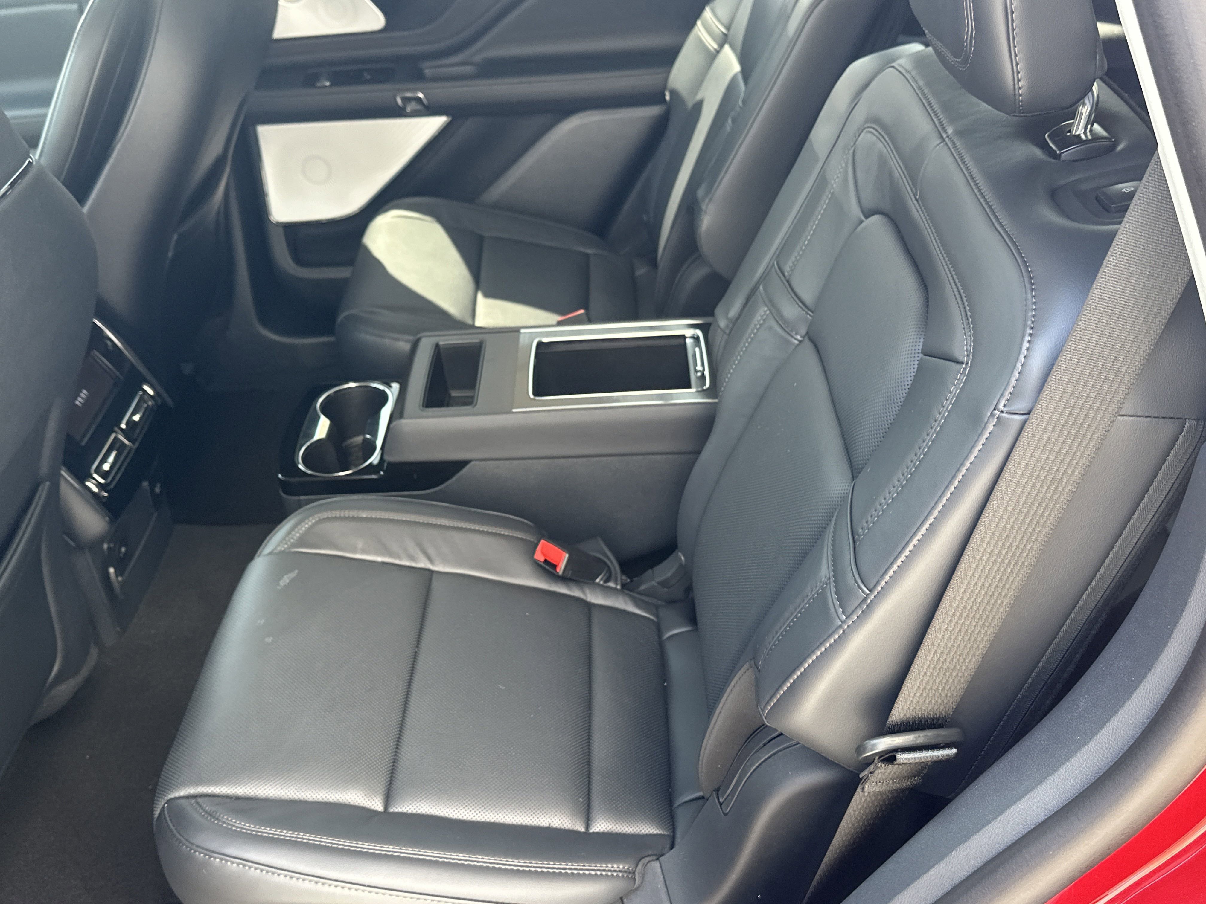 New 2025 Lincoln Aviator Reserve w/ Luxury Package image 13