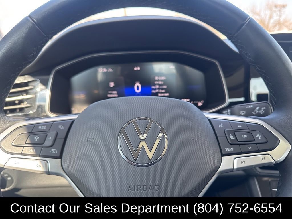 Used 2025 Volkswagen Jetta SE FWD image 18