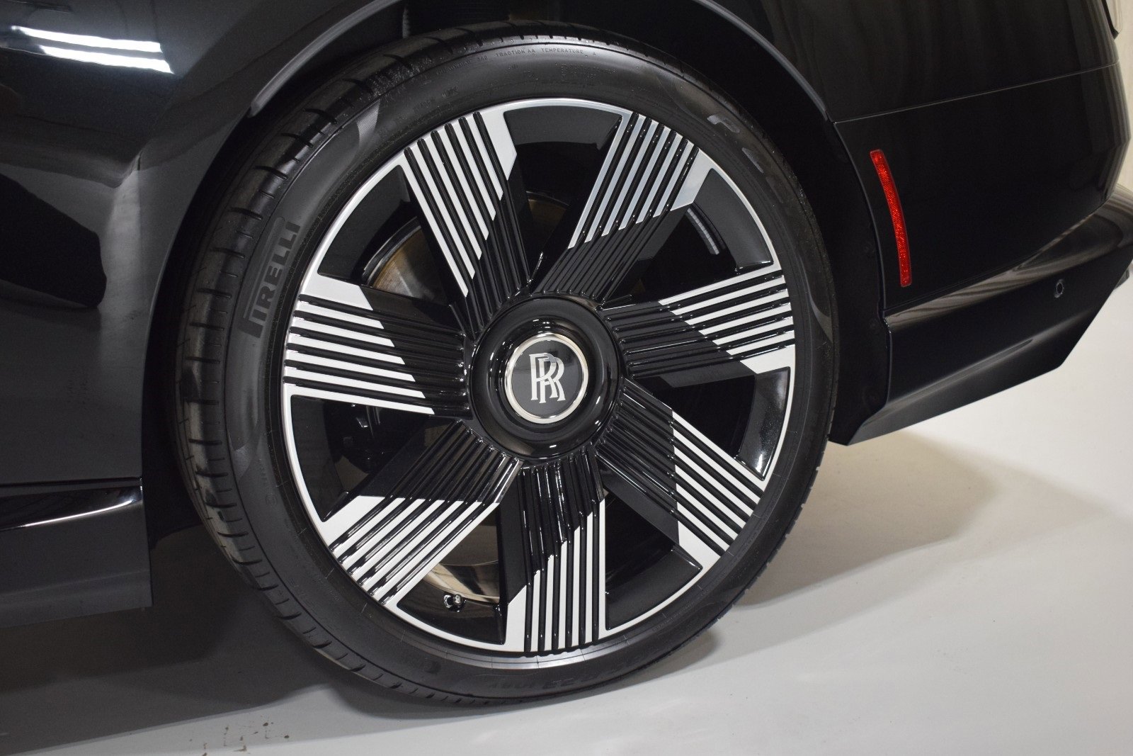 New 2024 Rolls-Royce Spectre w/ Spectre Launch Package image 17