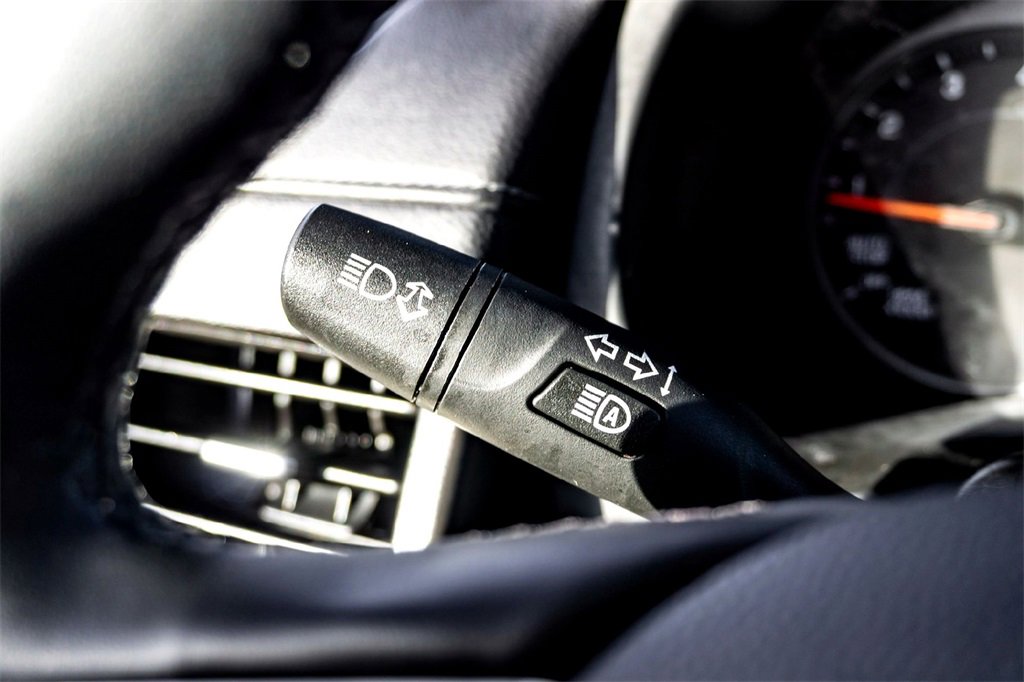 Used 2024 GMC Terrain SLT image 19