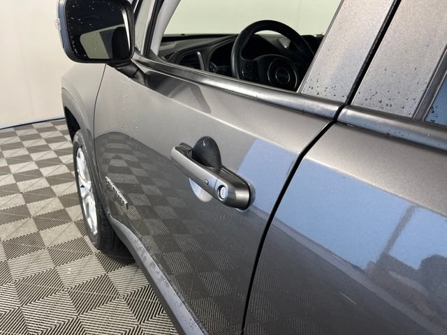 Used 2020 Jeep Renegade Limited AWD/4WD image 13