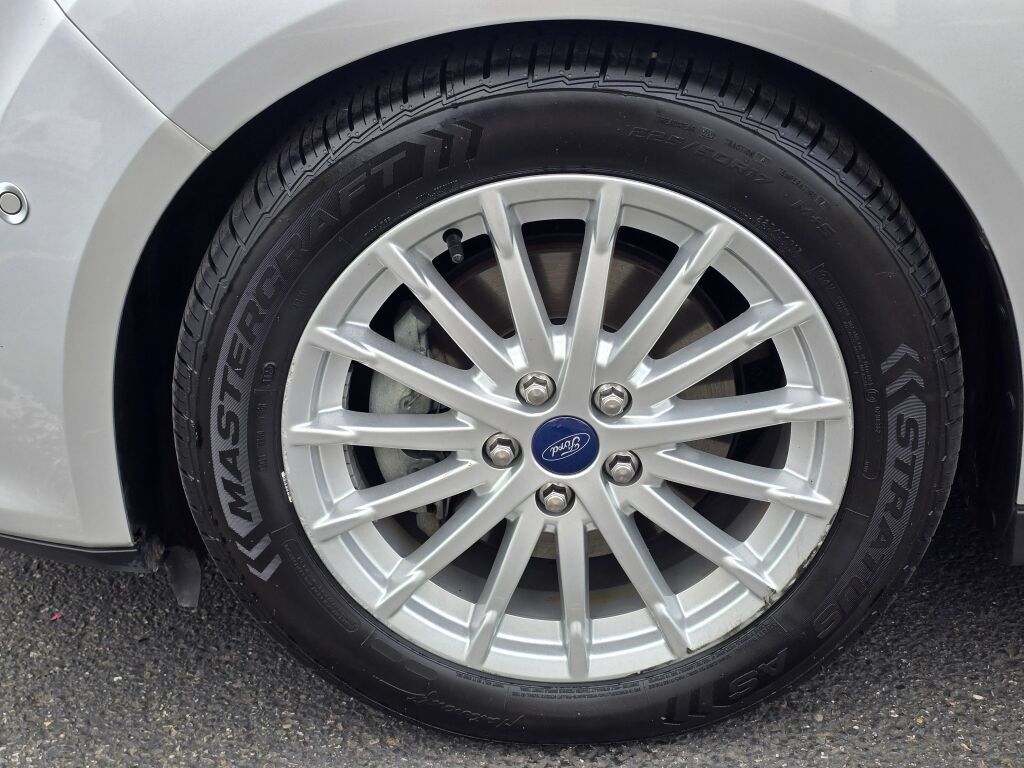 Used 2013 Ford C-MAX Energi SEL FWD image 9