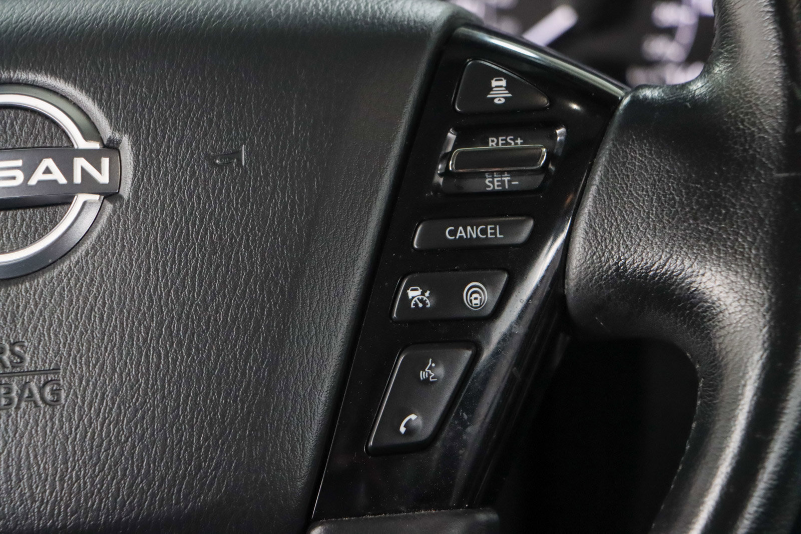 Used 2022 Nissan Armada SL w/ Captain's Chairs Package image 15