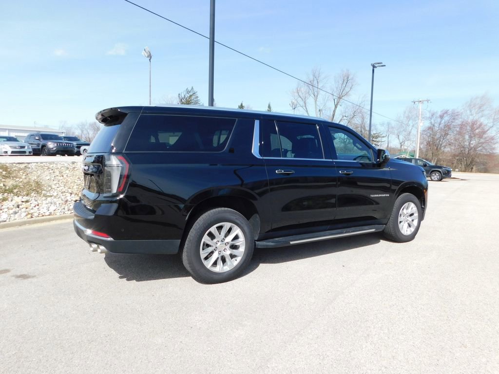Used 2025 Chevrolet Suburban Premier image 3