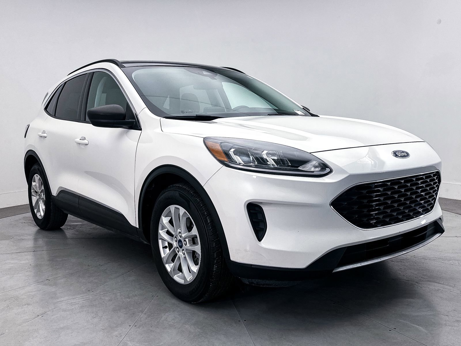 Used 2022 Ford Escape SE w/ Convenience Package FWD image 9