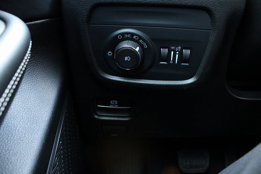 Used 2024 Jeep Grand Cherokee L Limited w/ Luxury Tech Group II image 35