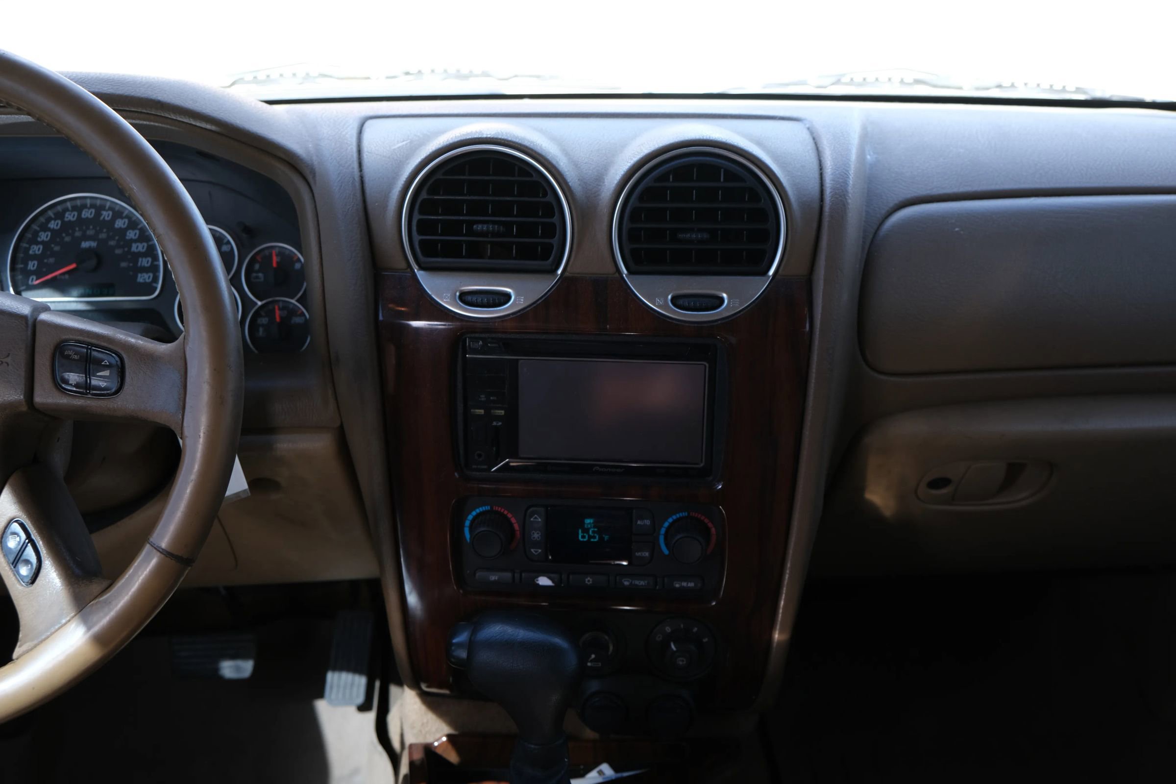 Used 2003 GMC Envoy SLT image 25
