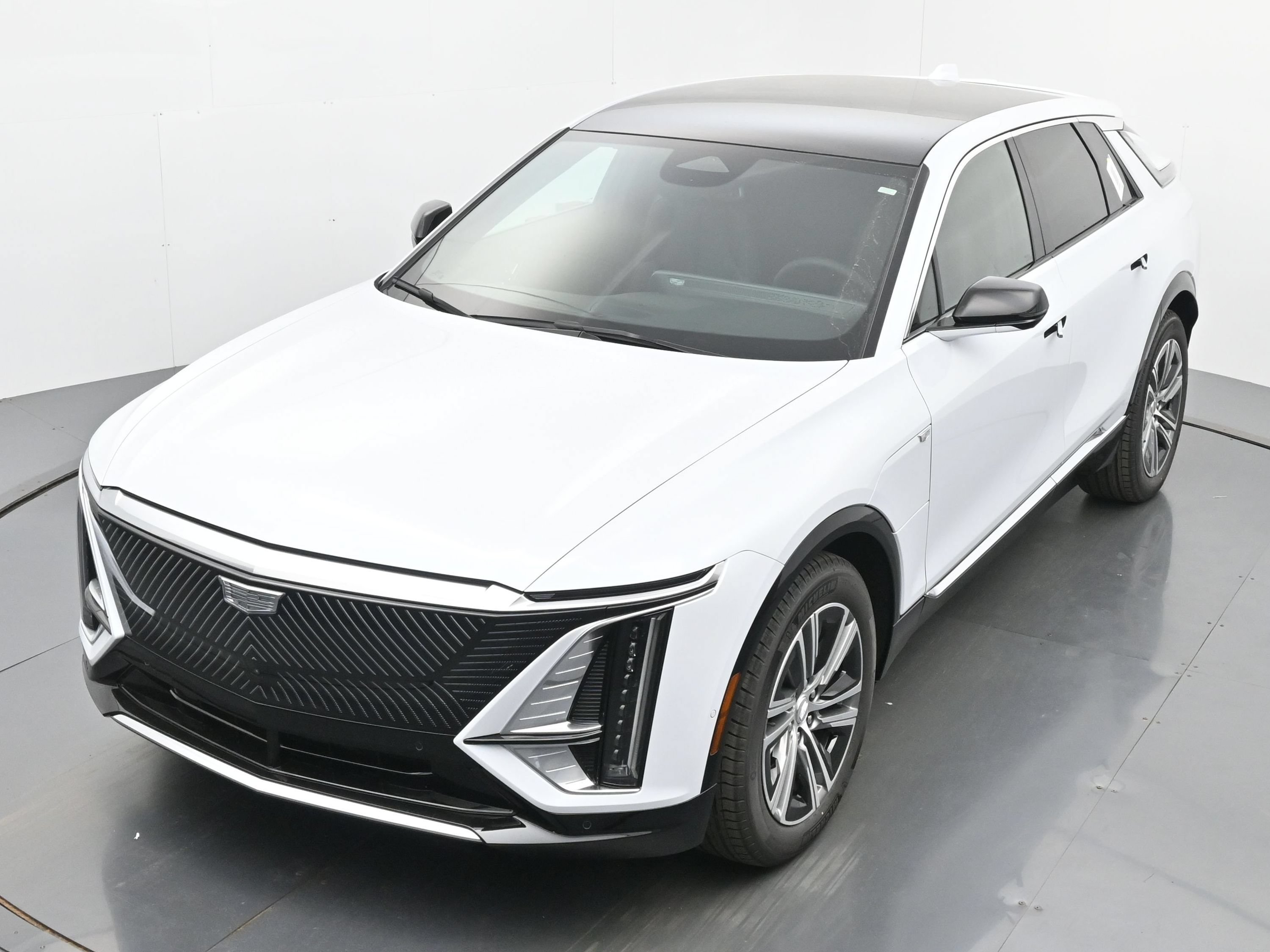 New 2026 Cadillac Lyriq Luxury w/ LPO, Floor Liner Package AWD/4WD image 23