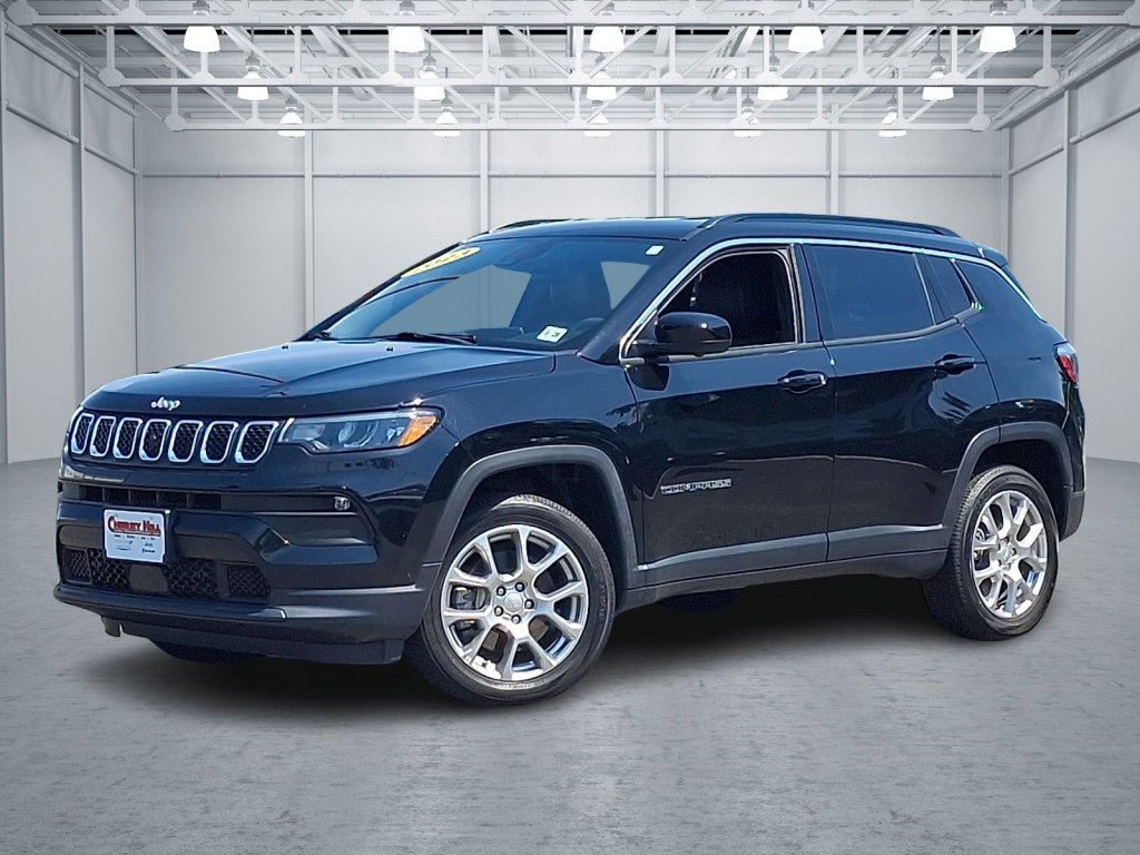 Used 2023 Jeep Compass Latitude AWD/4WD image 5